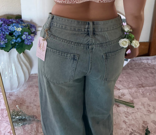 Classic Vintage Wash Wide-Leg Jean